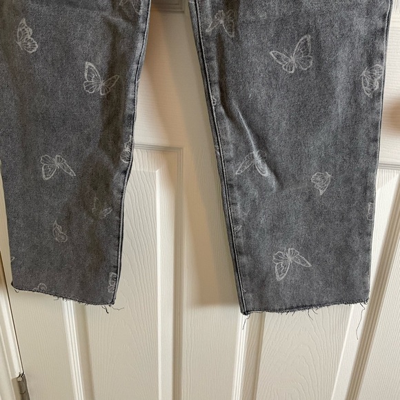 Simple Society Jeans with Butterfly Print size 9/29 - Picture 3 of 7